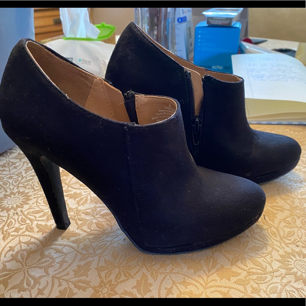 Heeled booties